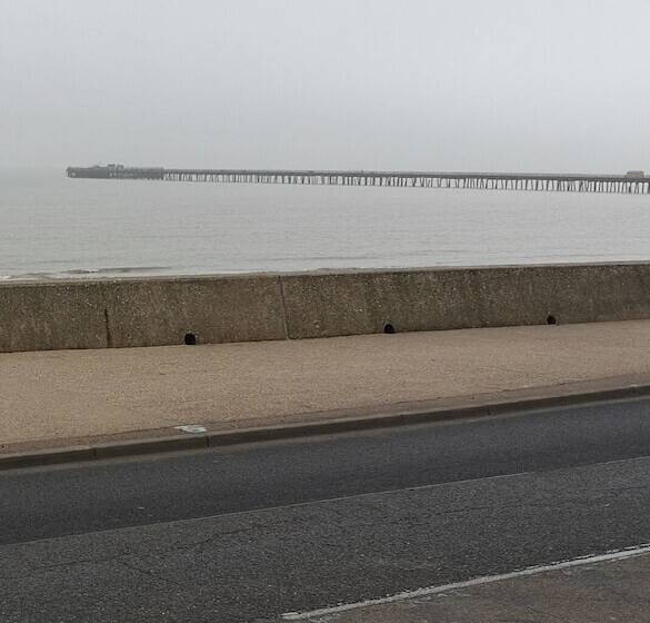 Lovely 2 Bed Caravan In Walton On The Naze