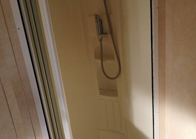 Lovely 2 Bed Caravan In Walton On The Naze