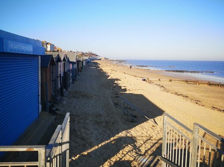 Lovely 2 Bed Caravan In Walton On The Naze