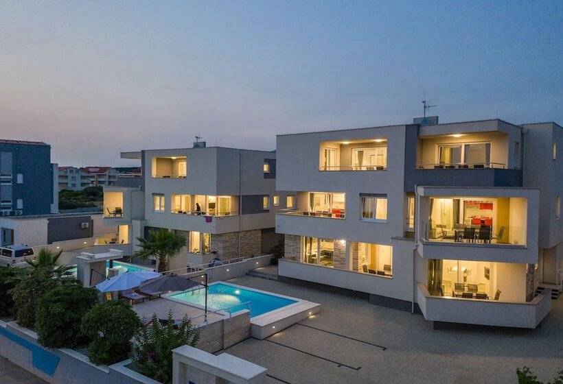 بنسيون Apartments & Rooms Danivan Pool Villas B