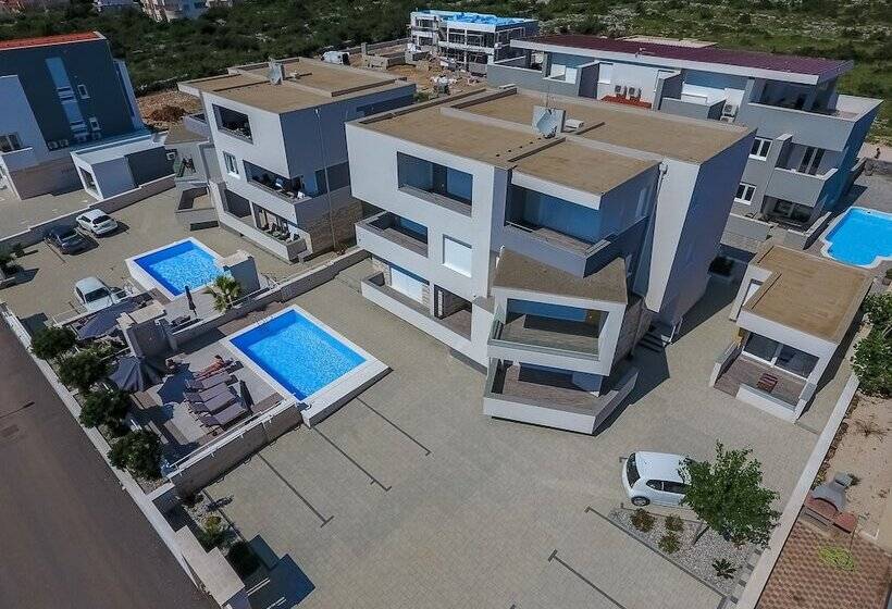 بنسيون Apartments & Rooms Danivan Pool Villas B