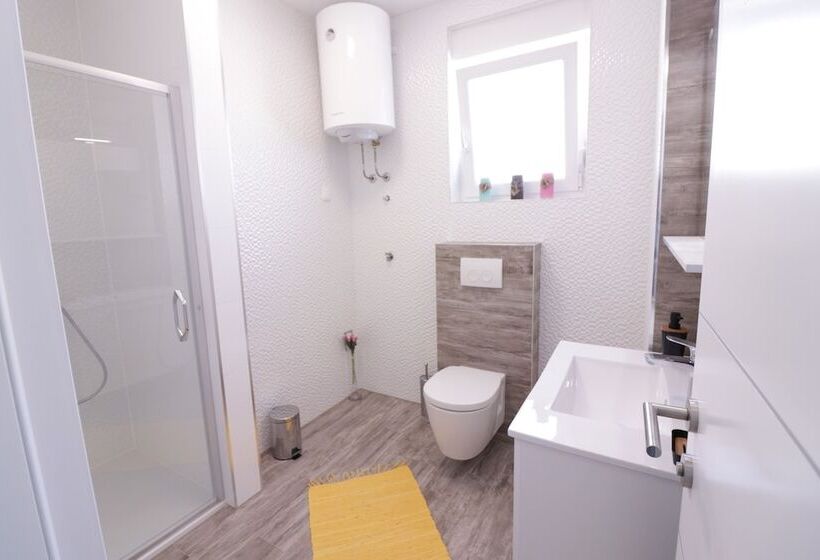 بنسيون Apartments & Rooms Danivan Pool Villas B