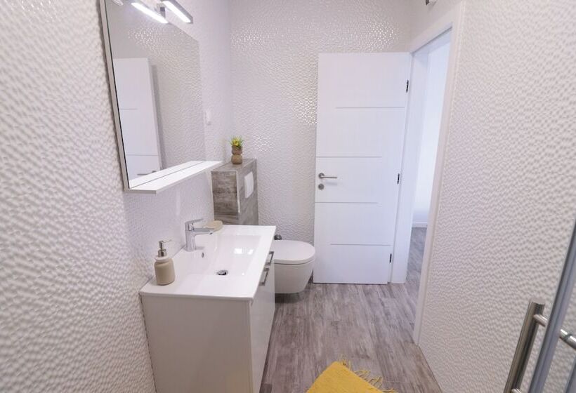 بنسيون Apartments & Rooms Danivan Pool Villas B