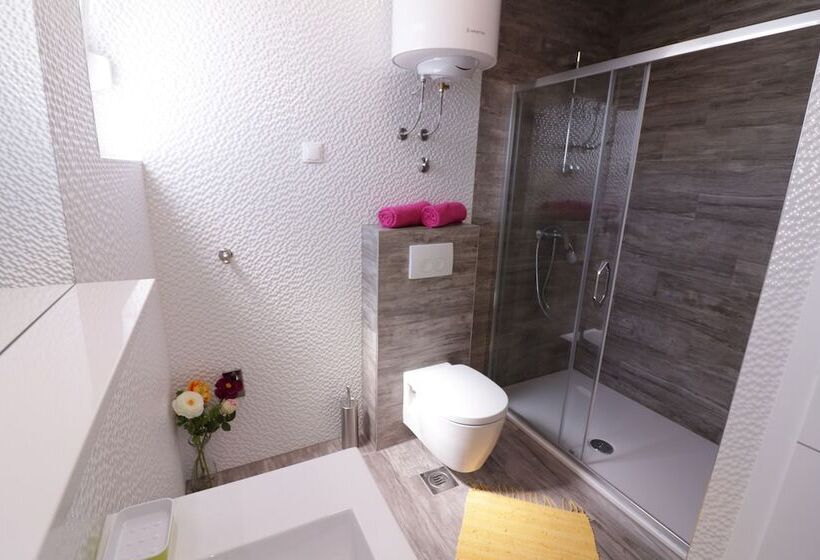 بنسيون Apartments & Rooms Danivan Pool Villas B