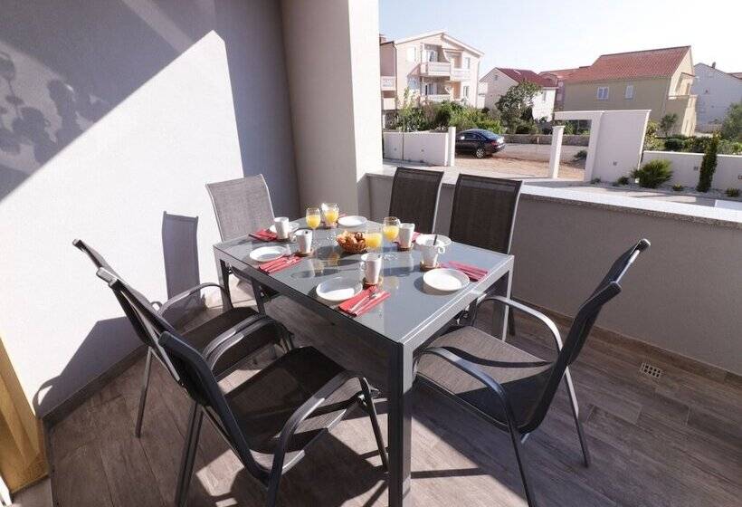 بنسيون Apartments & Rooms Danivan Pool Villas B