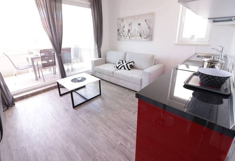 بنسيون Apartments & Rooms Danivan Pool Villas B