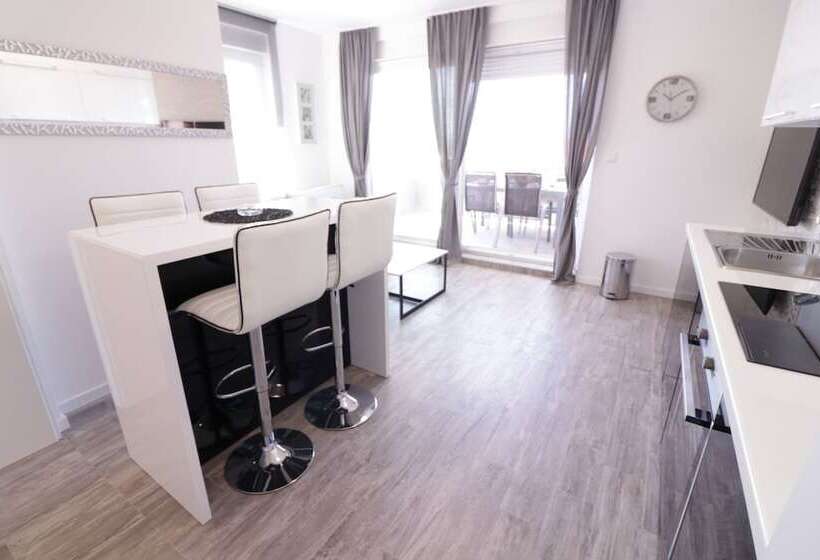 بنسيون Apartments & Rooms Danivan Pool Villas B