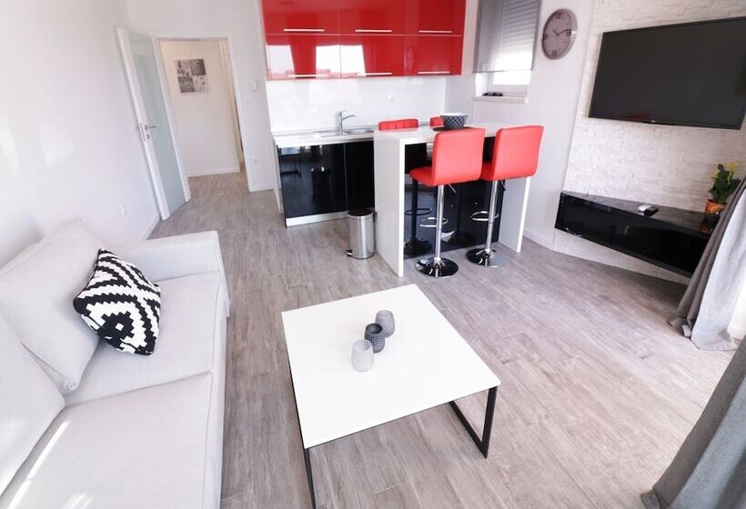 Пансион Apartments & Rooms Danivan Pool Villas B