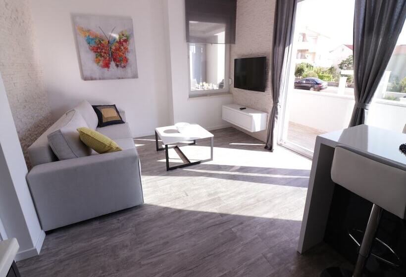 بنسيون Apartments & Rooms Danivan Pool Villas B