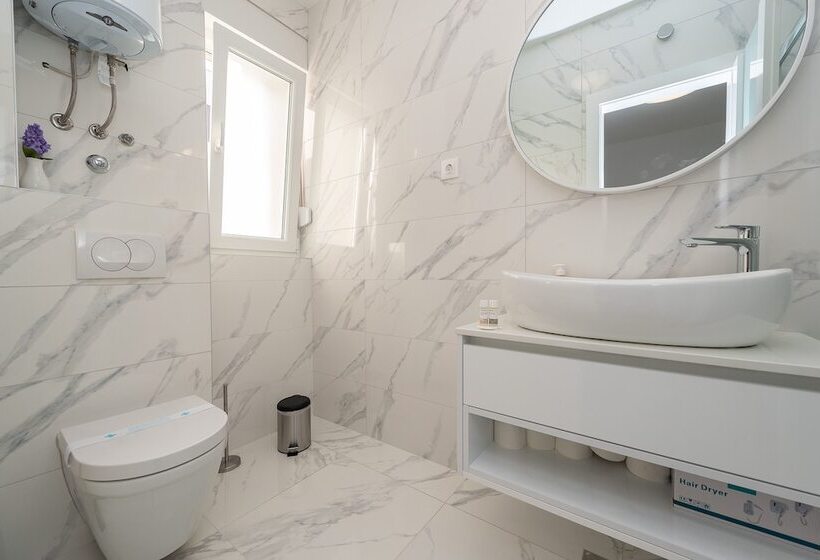 膳宿费 Apartments & Rooms Pool Villas Maris B