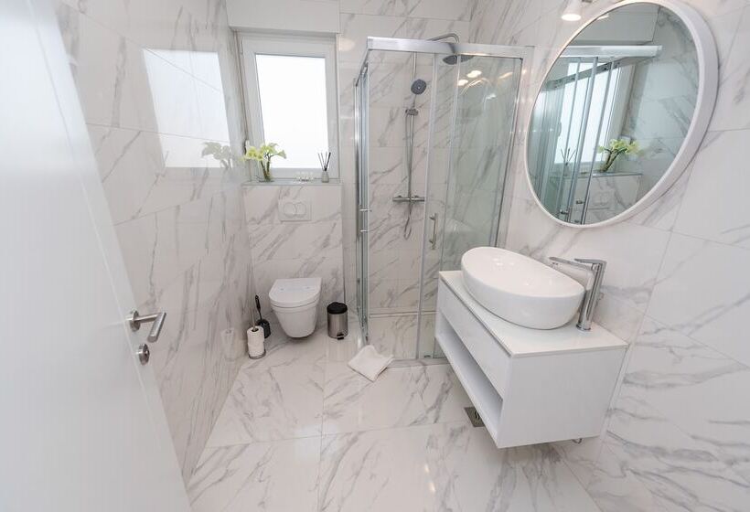 膳宿费 Apartments & Rooms Pool Villas Maris B