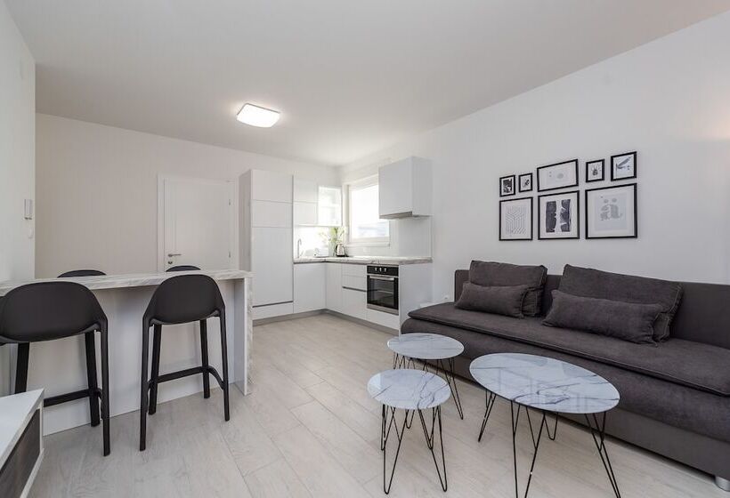 膳宿费 Apartments & Rooms Pool Villas Maris B