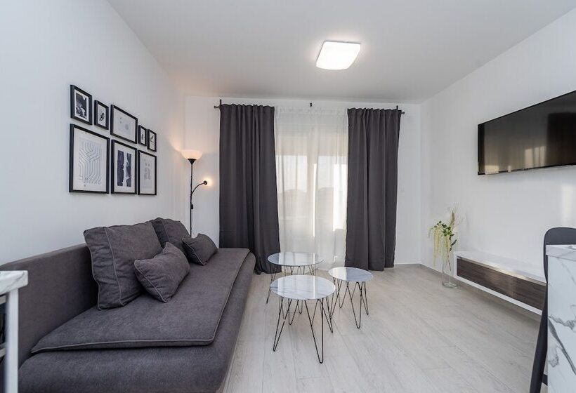 膳宿费 Apartments & Rooms Pool Villas Maris B