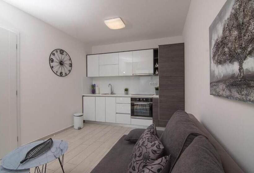 膳宿费 Apartments & Rooms Pool Villas Maris B