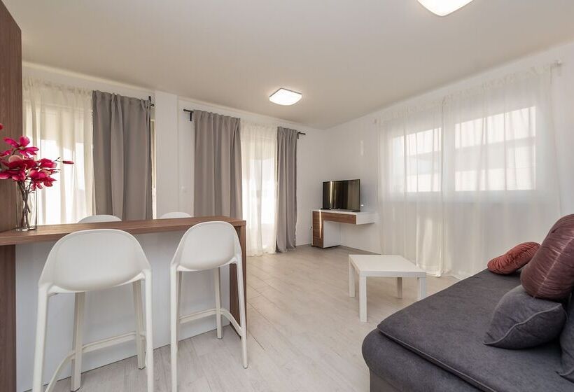 膳宿费 Apartments & Rooms Pool Villas Maris B