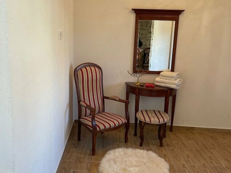 پانسیون Castle Inn