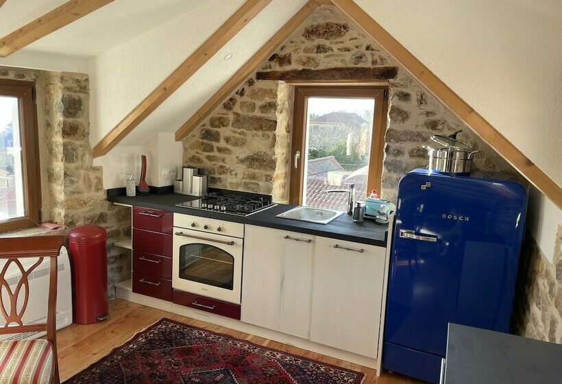 پانسیون Castle Inn