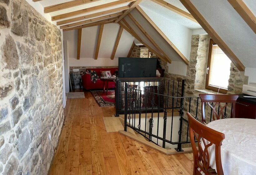 پانسیون Castle Inn