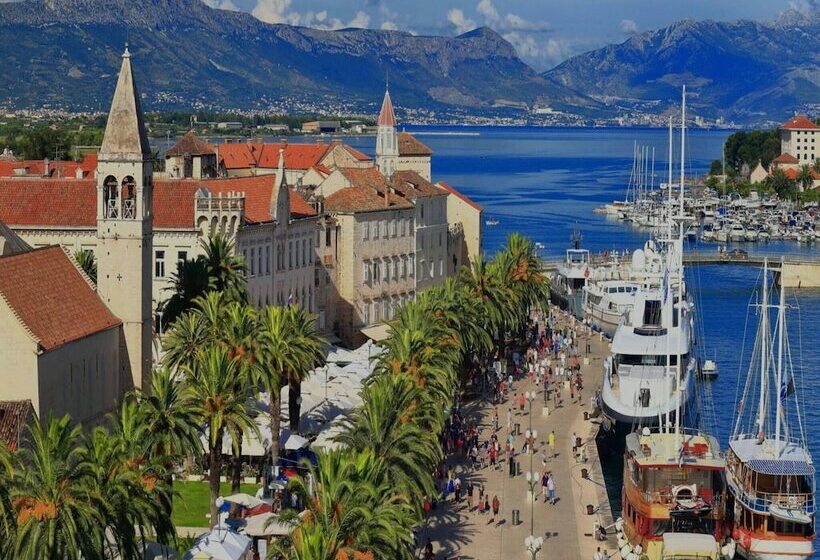 פנסיון Cozy Double Bed Room With Balcony And Garden View