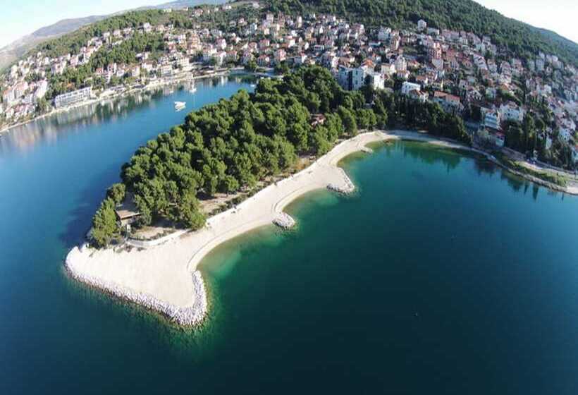 פנסיון Cozy Double Bed Room With Balcony And Garden View