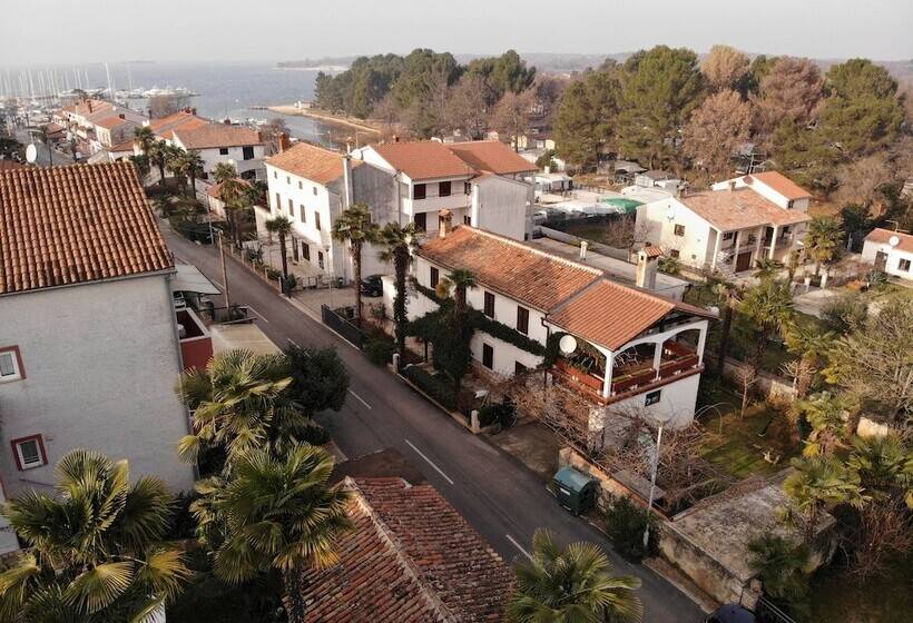 ペンション House Uli Near The Funtana Beach