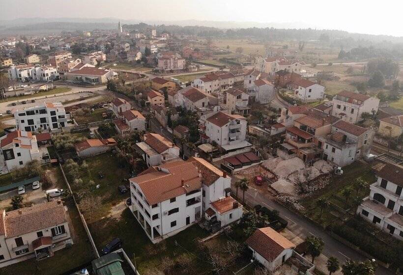 ペンション House Uli Near The Funtana Beach