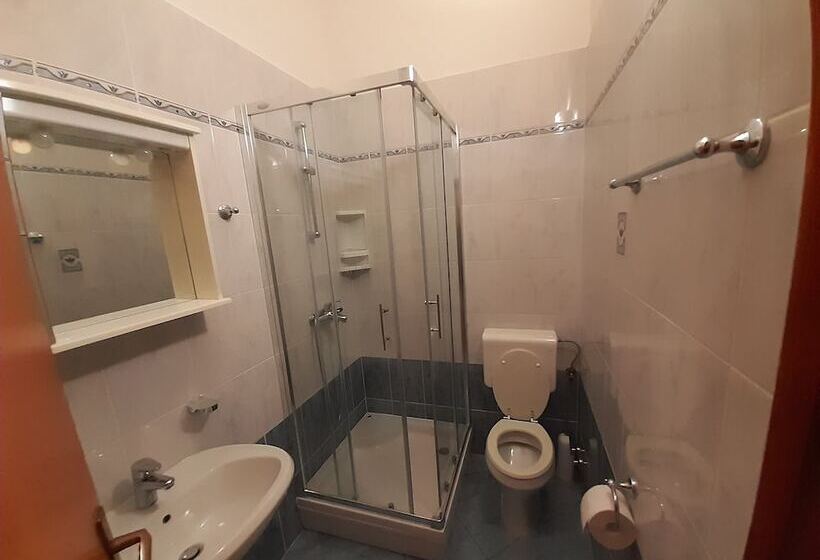 ペンション House Uli Near The Funtana Beach