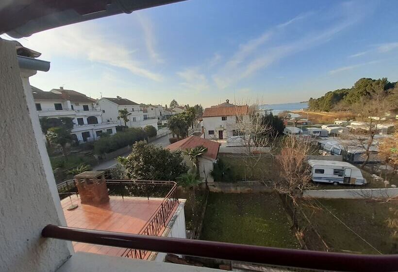 ペンション House Uli Near The Funtana Beach