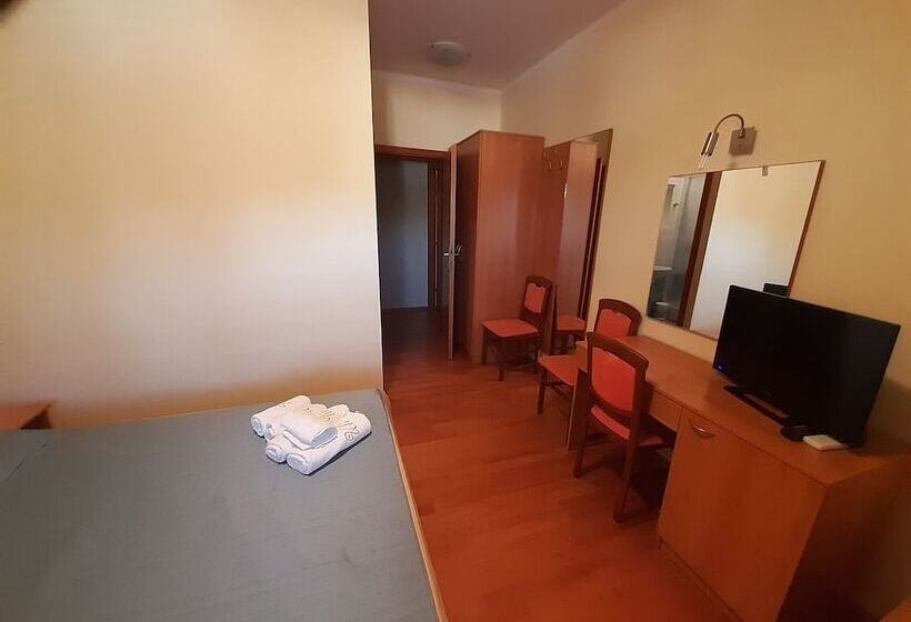 ペンション House Uli Near The Funtana Beach