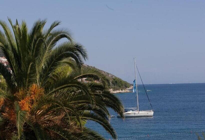 بنسيون Lavish Double Bed Room With Balcony And Sea View