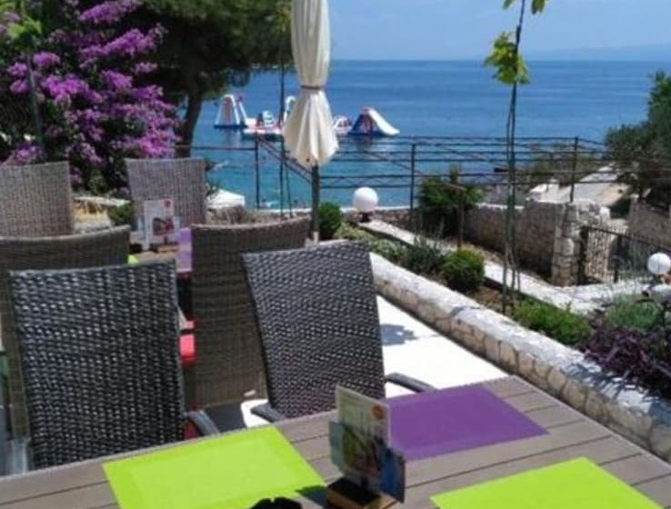 بنسيون Lavish Double Bed Room With Balcony And Sea View