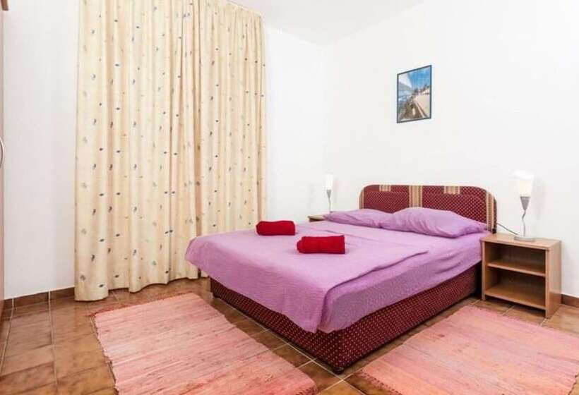 بنسيون Lavish Double Bed Room With Balcony And Sea View