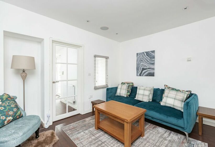 레지던스 Sunny Terrace By Kasar Stays