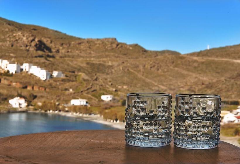 فندق Amal Kythnos Suites