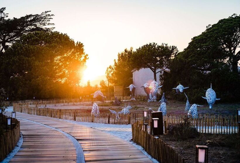 ホテル Le Hameau Des Pesquiers Ecolodge, Curio Collection By Hilton