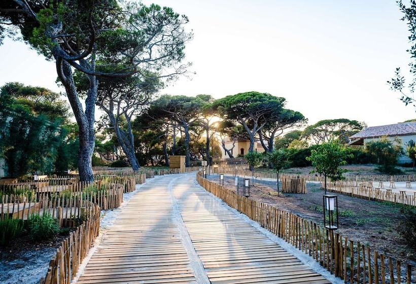 ホテル Le Hameau Des Pesquiers Ecolodge, Curio Collection By Hilton