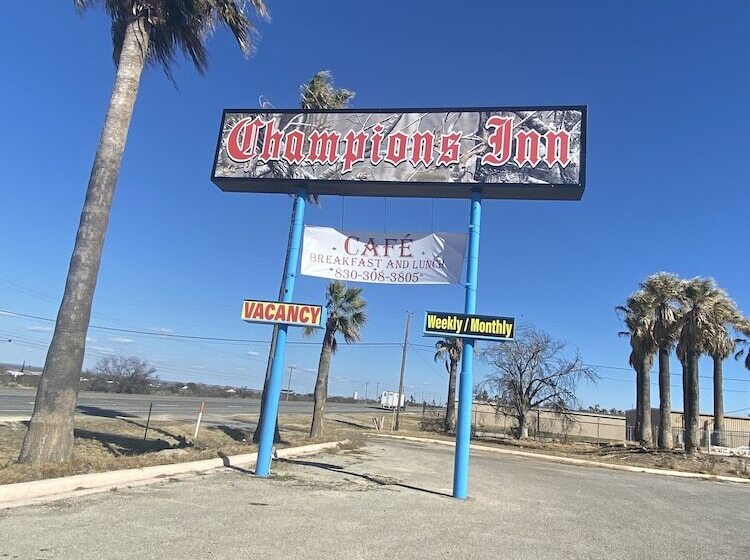 فندق على الطريق Champions Inn