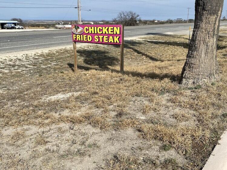 فندق على الطريق Champions Inn