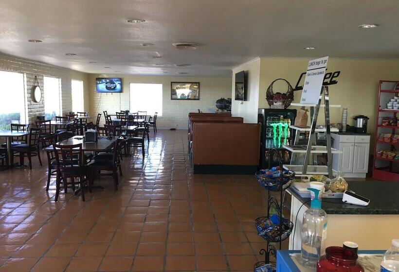 فندق على الطريق Champions Inn