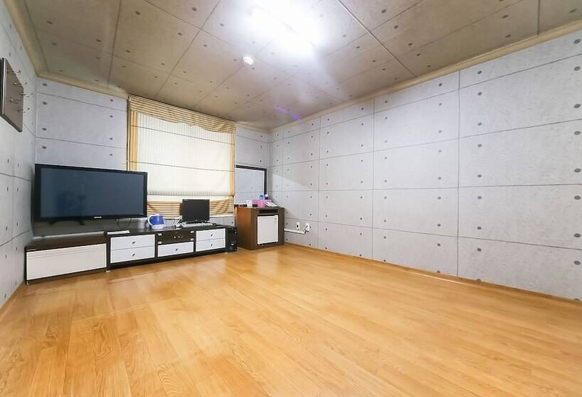 Мотель Andong Q