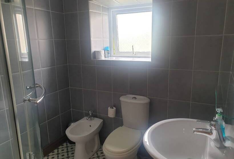 Beautiful 2 Bed Cottage In Hurst Green