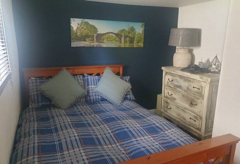 Beautiful 2 Bed Cottage In Hurst Green