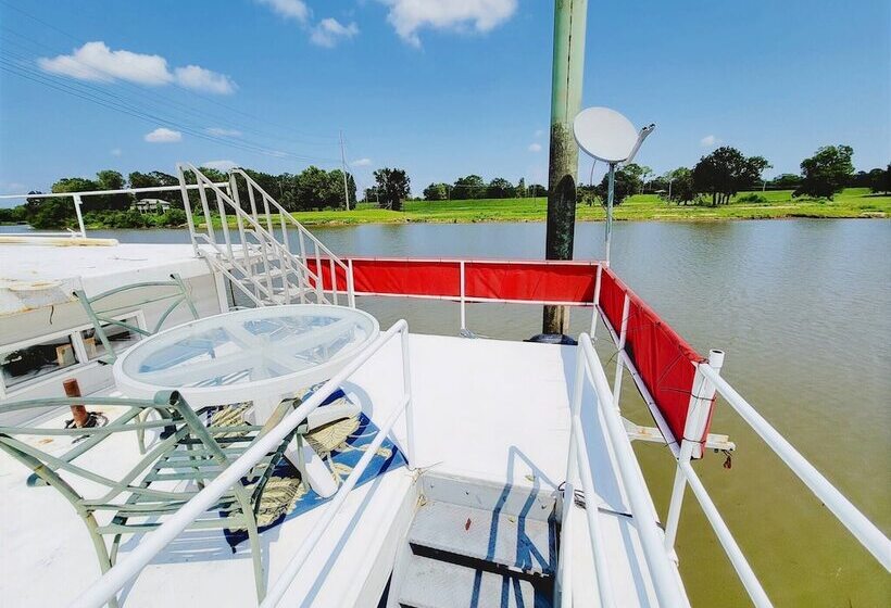 בית מלון כפרי 2 Story Houseboat Seeking A Captain Fishpets Ok