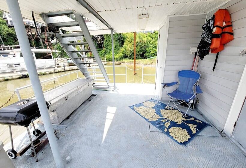 فندق 2 Story Houseboat Seeking A Captain Fishpets Ok