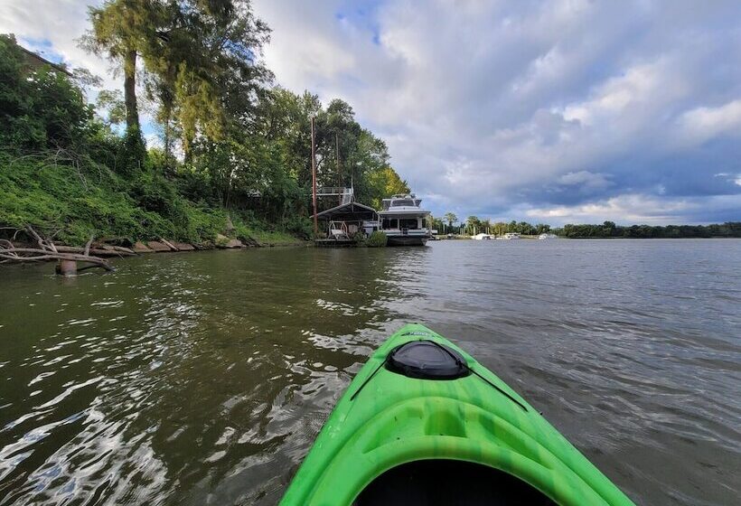 בית מלון כפרי 2 Story Houseboat Seeking A Captain Fishpets Ok