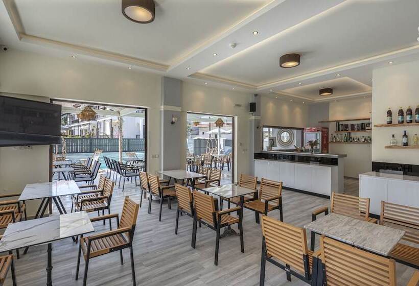 בית מלון כפרי Adonis