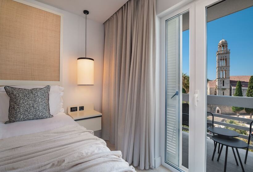 هتل Beach Bay Hvar