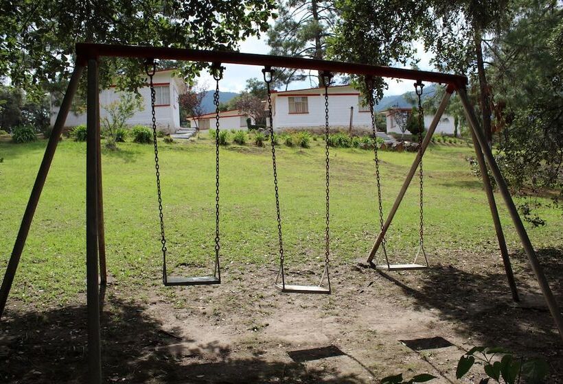 ホテル Bungalows Villa Limon