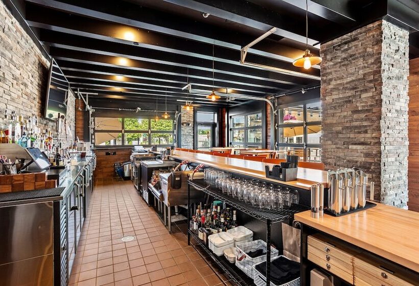 Cobblestone Hotel & Suites   De Pere Green Bay