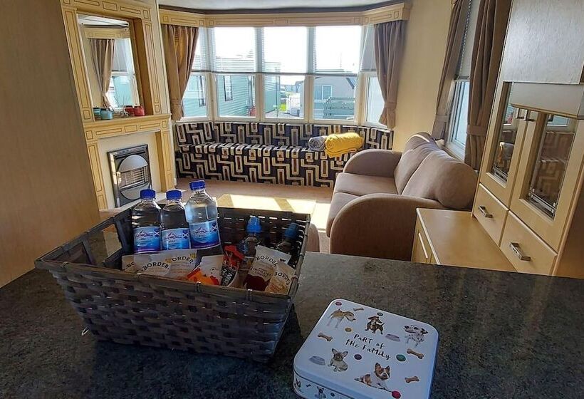 فندق Delighful, Cosy Caravan With Sea View In Monreith